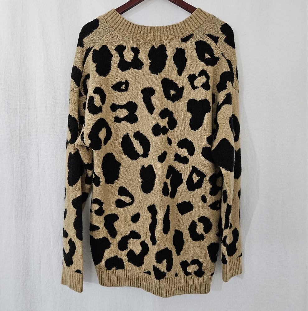 Forever 21 V-Neck Sweater in Black & Tan Cheetah Print Women’s Size L - Picture 2 of 3